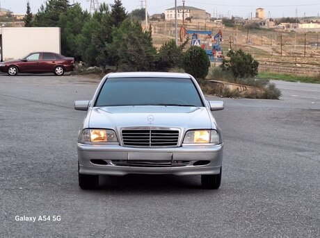 Mercedes C 200