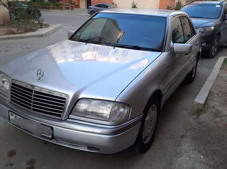 Mercedes C 200
