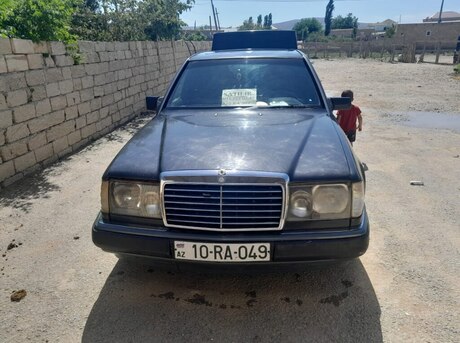 Mercedes E 220 1990