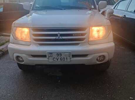 Mitsubishi Pajero io 2000