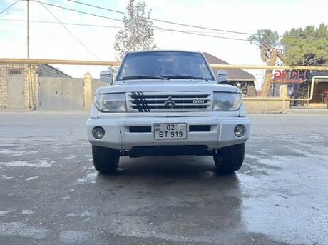 Mitsubishi Pajero io 2000