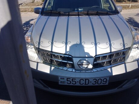 Nissan Tiida 2012