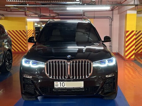 BMW X7 2021