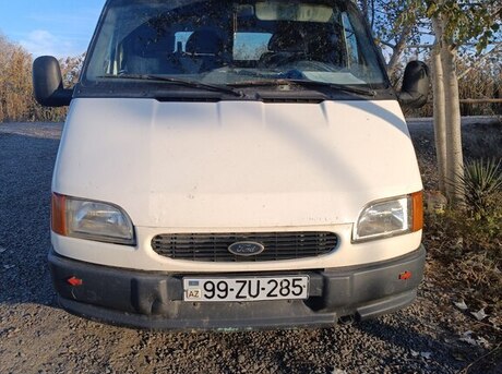 Ford Transit 2000