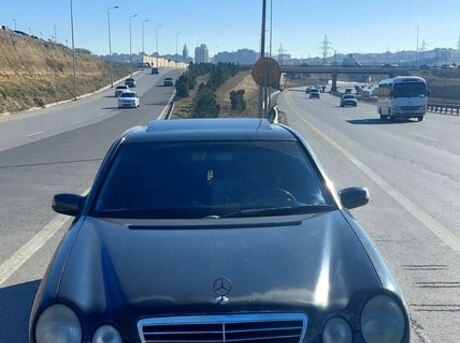Mercedes E 220 2000