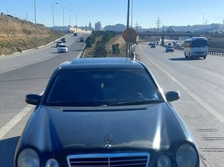 Mercedes E 220 2000