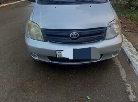 Toyota Xa 2005