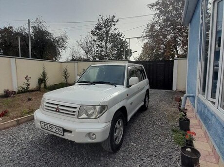 Mitsubishi Pajero io 2000