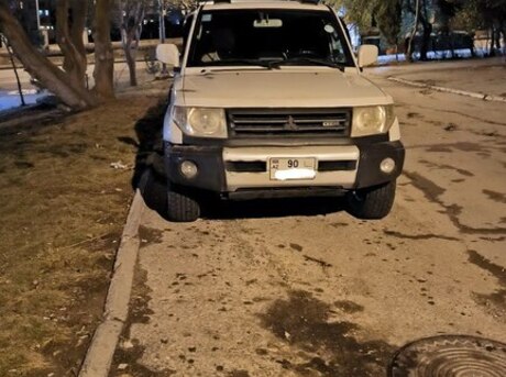 Mitsubishi Pajero io 1999