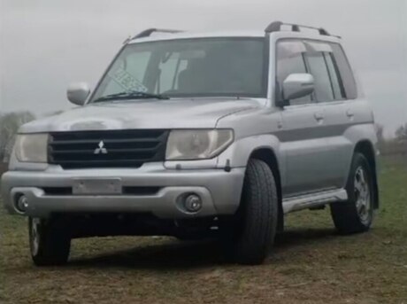 Mitsubishi Pajero io 2004