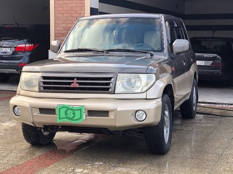 Mitsubishi Pajero io 2000
