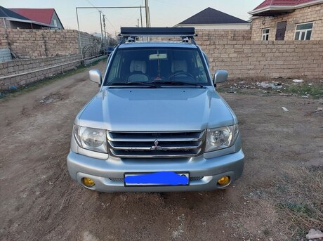 Mitsubishi Pajero io 2004