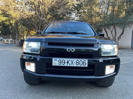Infiniti QX4 2001
