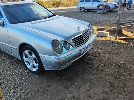 Mercedes E 220 2001