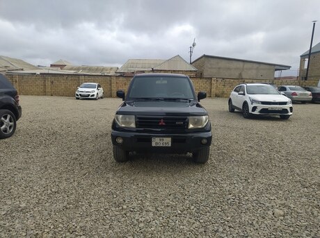 Mitsubishi Pajero io 2000