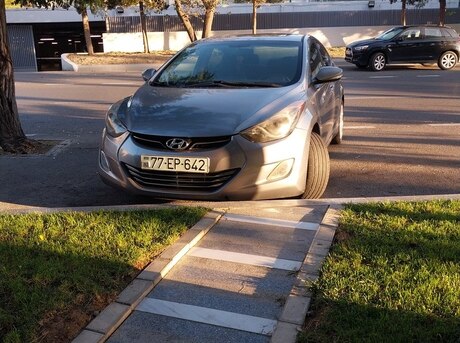 Hyundai Elantra 2011