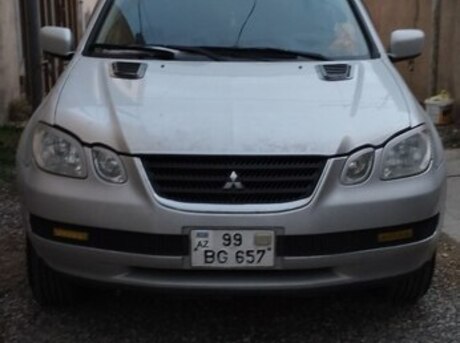 Mitsubishi Airtrek 2001
