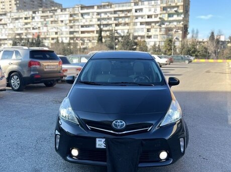 Toyota Prius V 2011