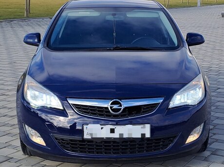 Opel Astra 2012