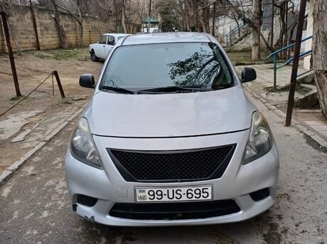 Nissan Versa 2012