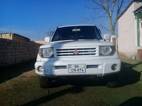 Mitsubishi Pajero io 1999