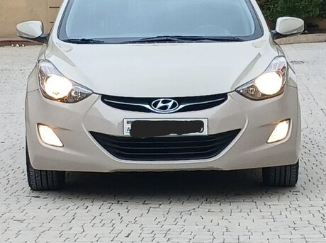Hyundai Elantra 2012