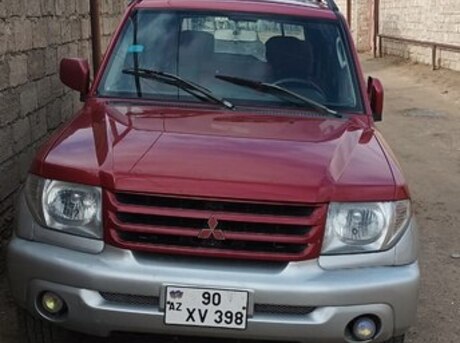 Mitsubishi Pajero io 2000