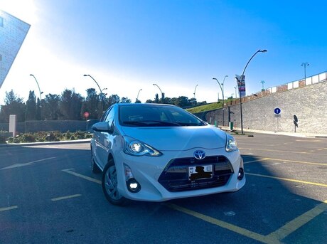 Toyota Prius C 2016