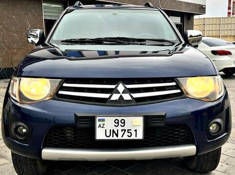 Mitsubishi L200 2012