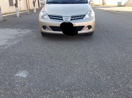 Nissan Tiida 2012