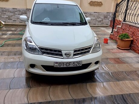 Nissan Tiida 2012
