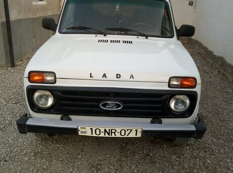 LADA (VAZ) Niva 2004