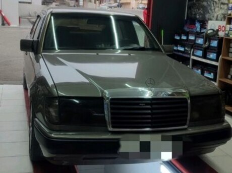 Mercedes E 200 1990
