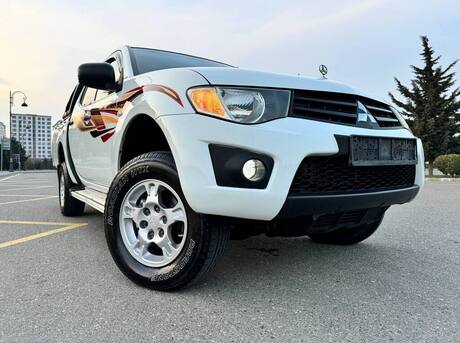 Mitsubishi L200 2013