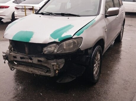 Mitsubishi Airtrek 2001