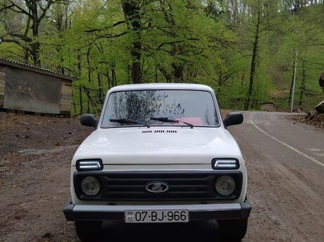 LADA (VAZ) Niva 2005