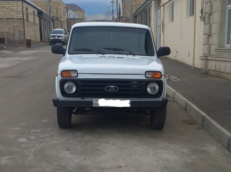 LADA (VAZ) Niva 2005