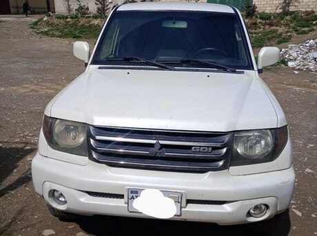 Mitsubishi Pajero io 2001