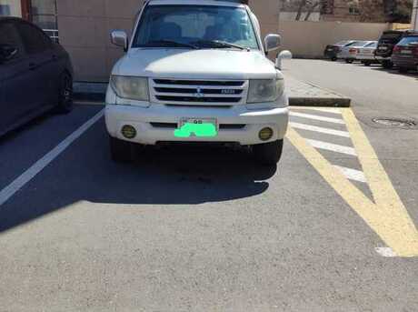 Mitsubishi Pajero io 2001