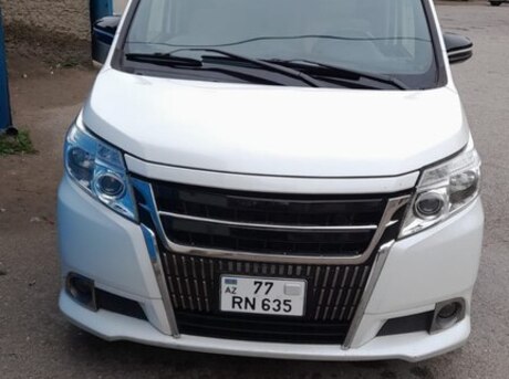 Toyota Noah 2014