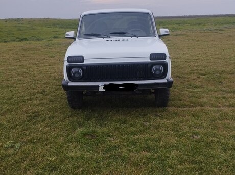LADA (VAZ) Niva 2011