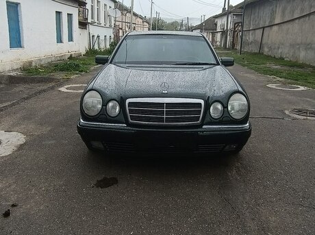 Mercedes E 220 1999