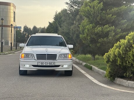 Mercedes C 230