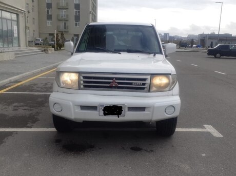 Mitsubishi Pajero io 1999