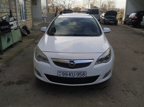 Opel Astra 2011
