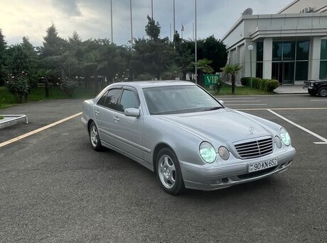 Mercedes E 240