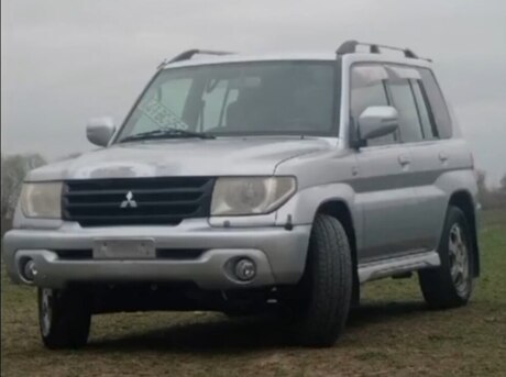 Mitsubishi Pajero io 2004