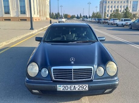 Mercedes E 240