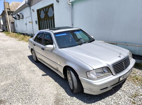 Mercedes C 200