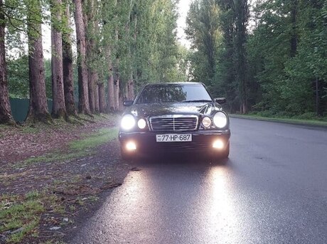 Mercedes E 240